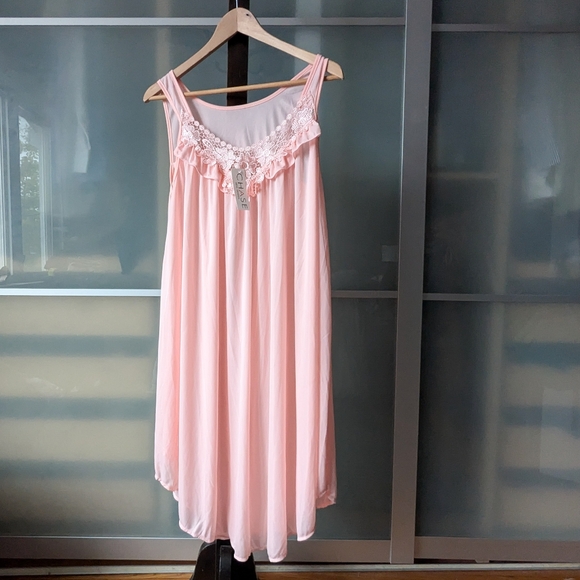 Vintage Other - 🎁 Vintage with tags Chase Nightgown in Pink with Floral Applique - Medium